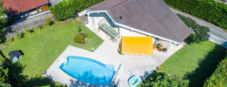 bien immobilier Drone Léman : Présentation d'un bien immobilier avec piscine